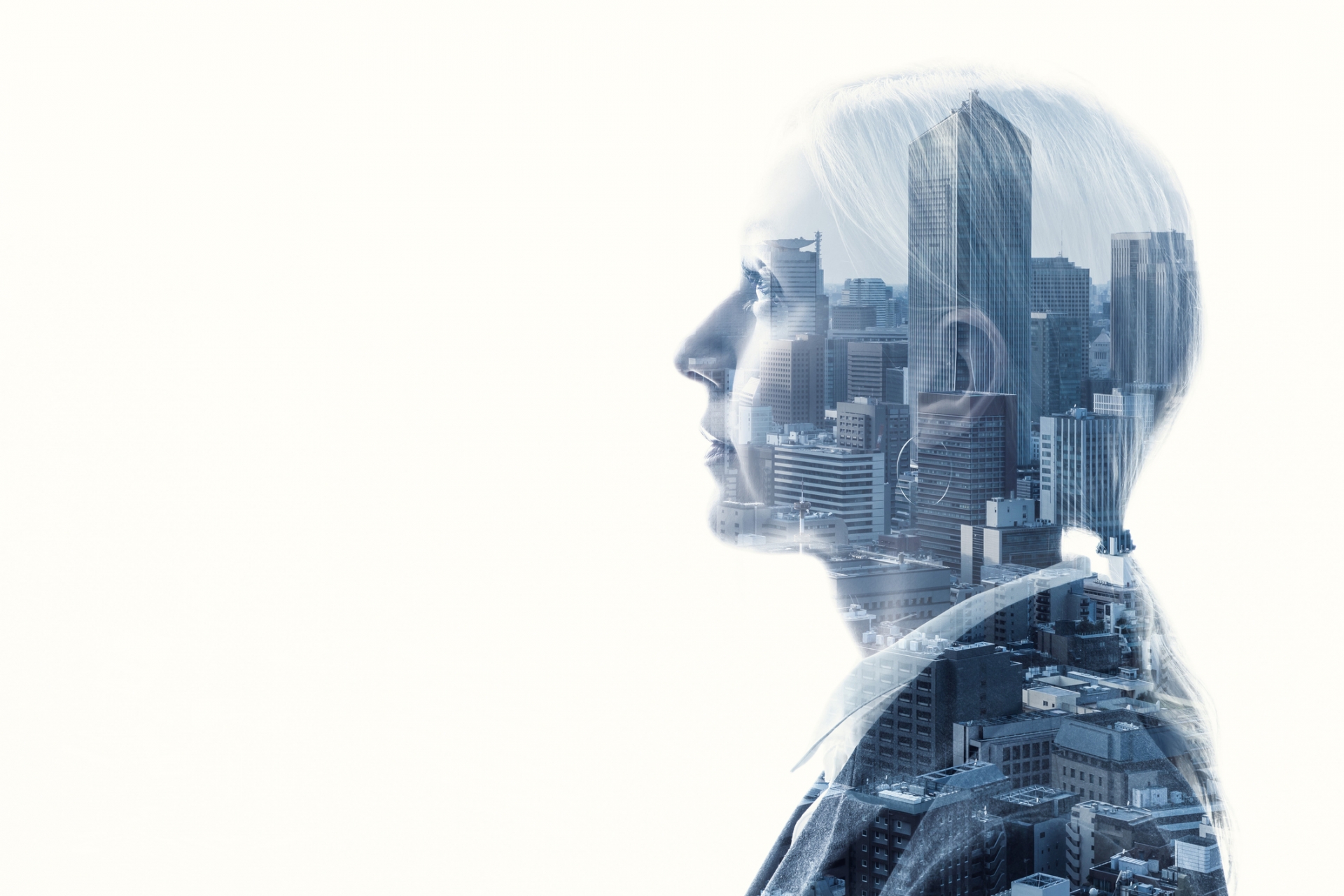 Business woman e sfondo di una città