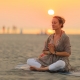 yoga sulla spiaggia
